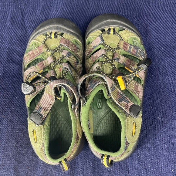 2/$20 Keen Toddler Boy Sandals Size 12 Camo Water Shoes Hike Summer Mountain - Picture 5 of 6